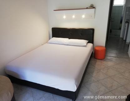 APARTMANI KOPITOVIC, , logement privé à Petrovac, Monténégro - apartman 2